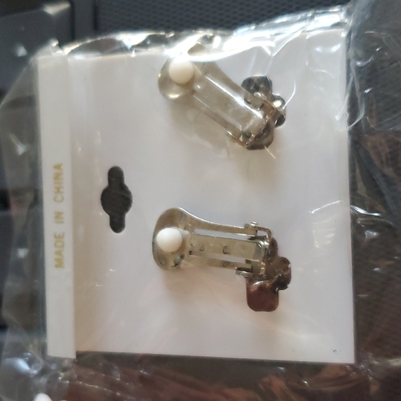 Fashion Jewelry 4 clip on earrings for $20 - Picture 7 of 7
